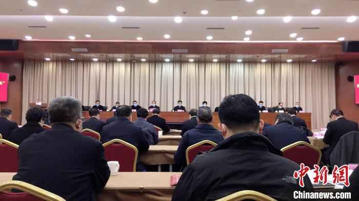 杭州市“战疫情 促发展”工作推进会。 钱晨菲 摄  杭州上线政商“亲清在线”系统 企业诉求在线直达