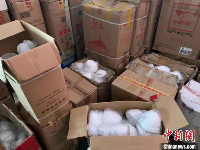 浙江省公安机关打击涉疫类违法犯罪案件现场。浙江警方 供图  浙江严打涉疫类违法犯罪行为 已刑事打击854人